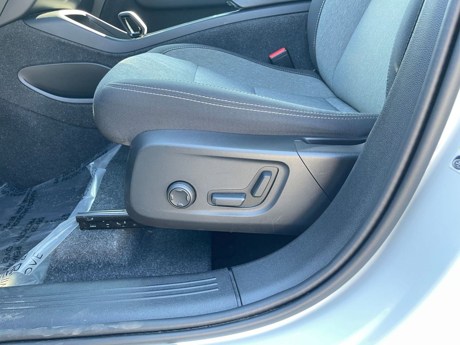 Thumbnail: 2024 Volvo XC40 - 23