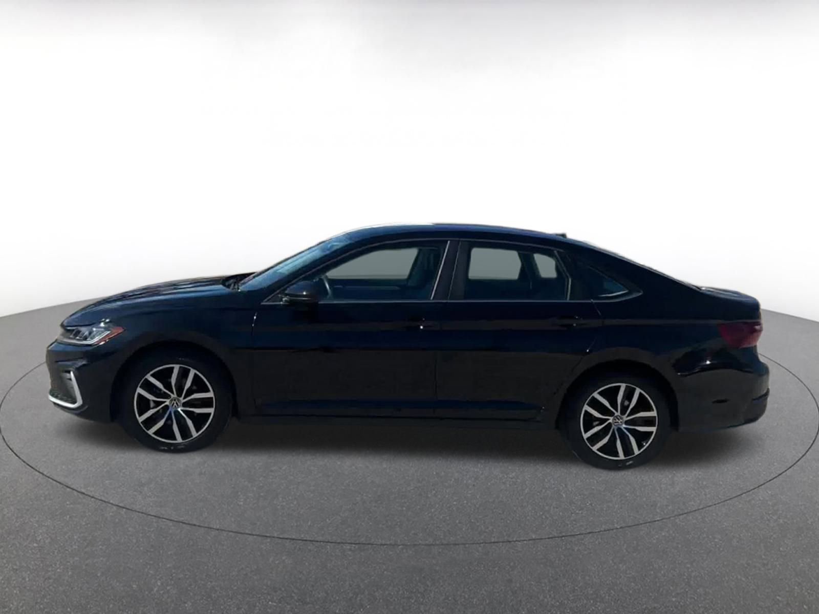 Thumbnail: 2025 Volkswagen Jetta - 9