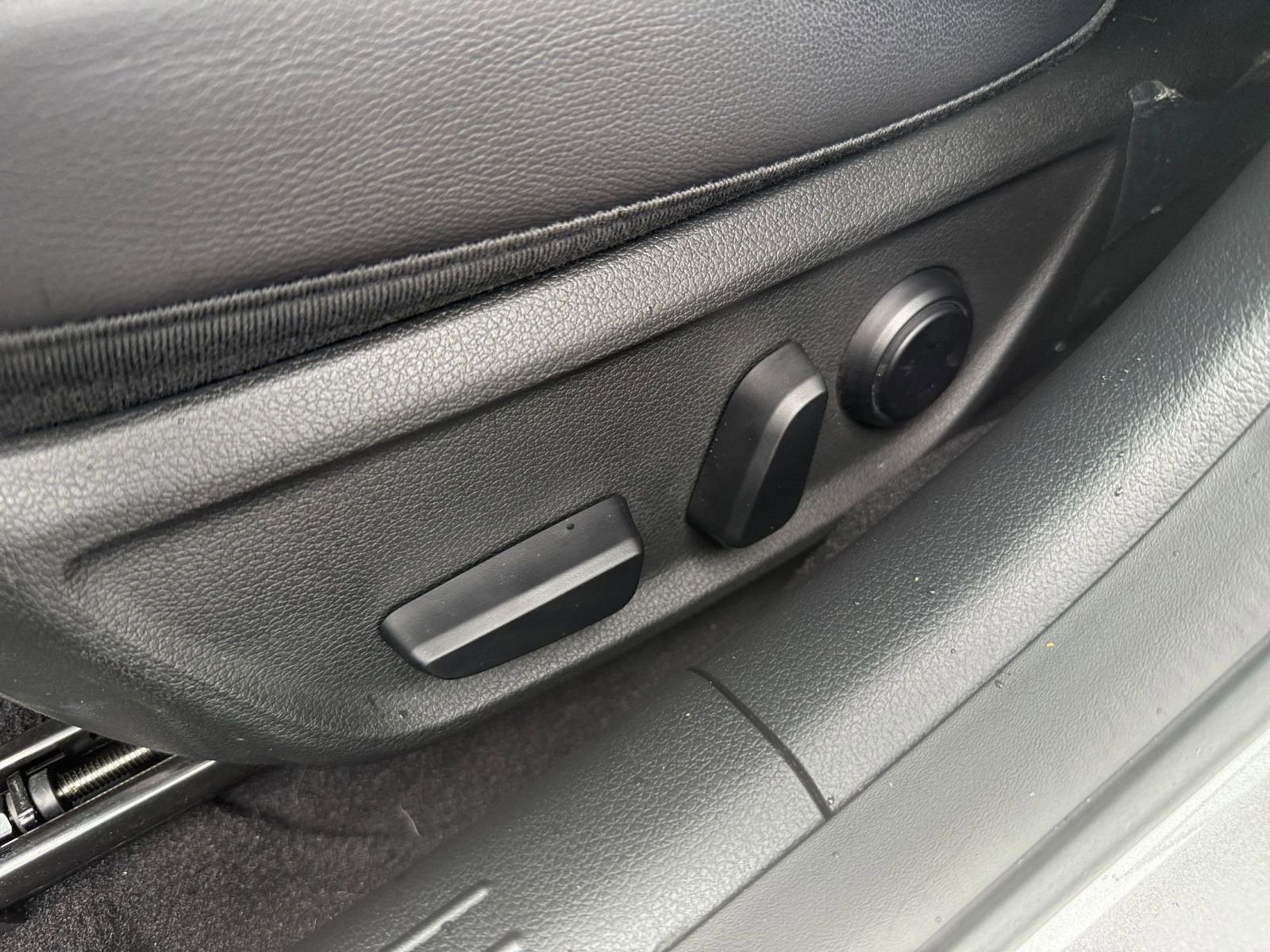 Thumbnail: 2025 Genesis G70 - 23