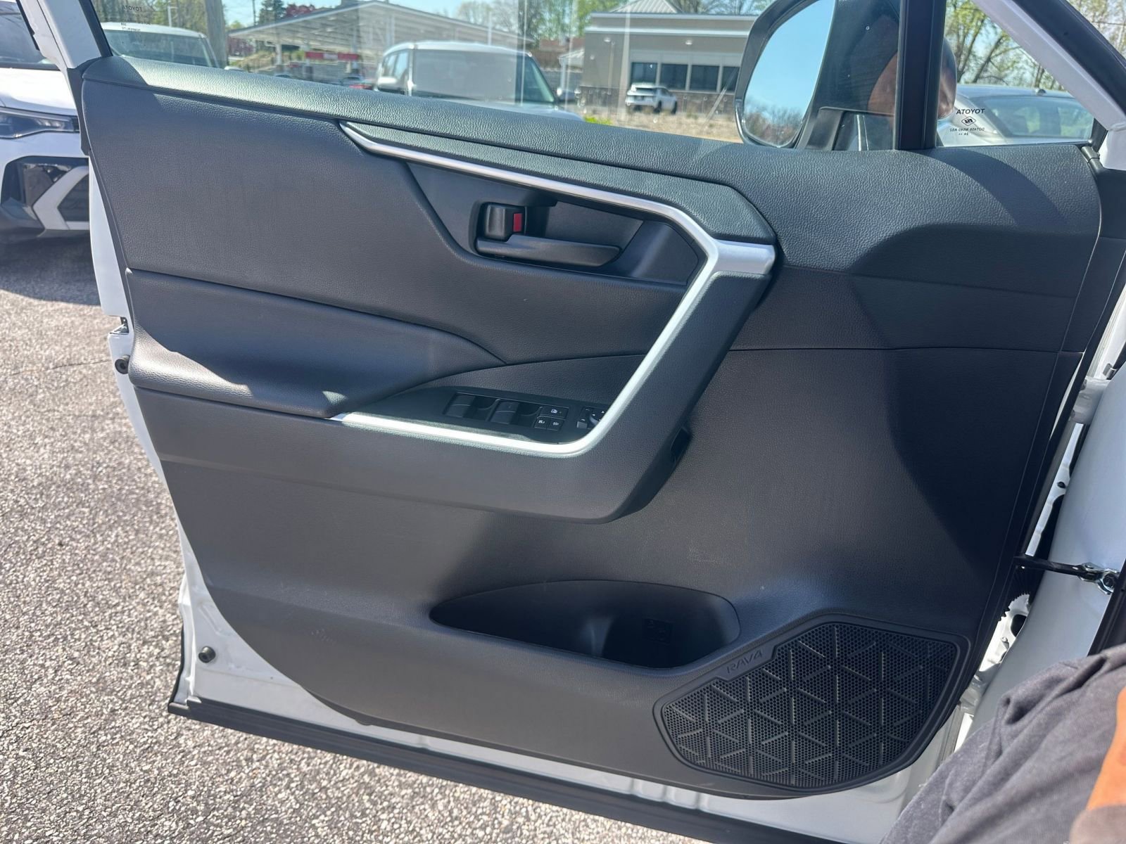 Thumbnail: 2025 Toyota RAV4 - 18