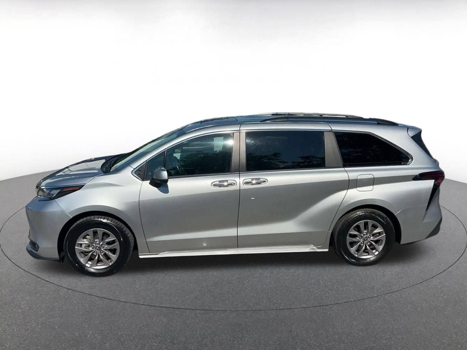 Thumbnail: 2025 Toyota Sienna - 8
