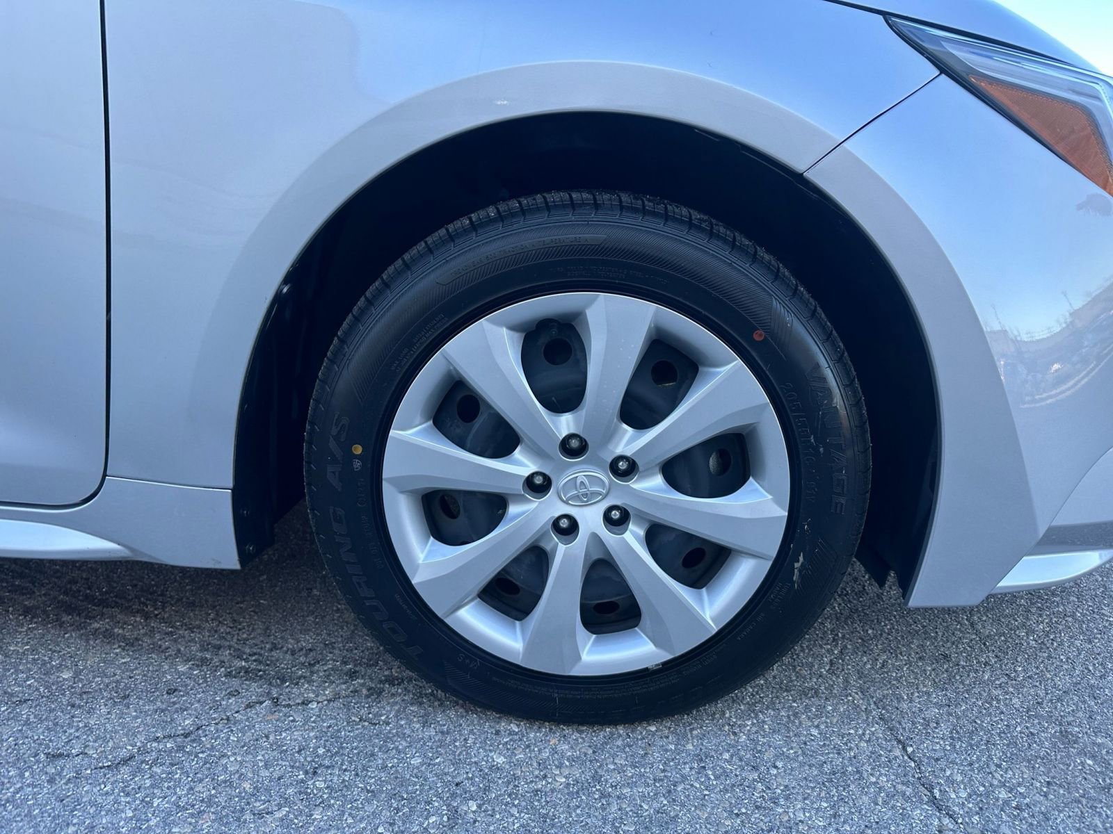 Thumbnail: 2025 Toyota Corolla - 28