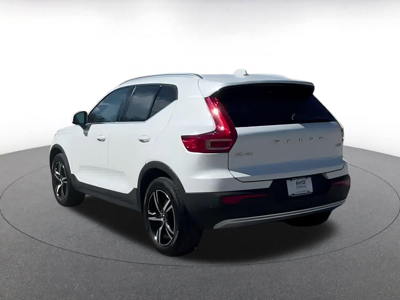 Thumbnail: 2024 Volvo XC40 - 9