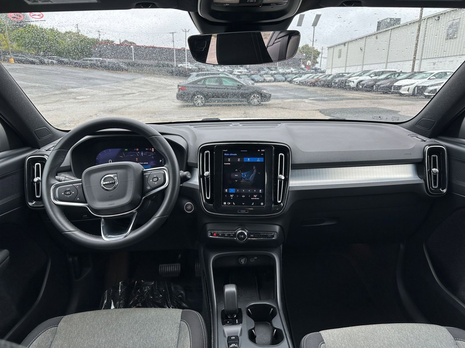 Thumbnail: 2024 Volvo XC40 - 33