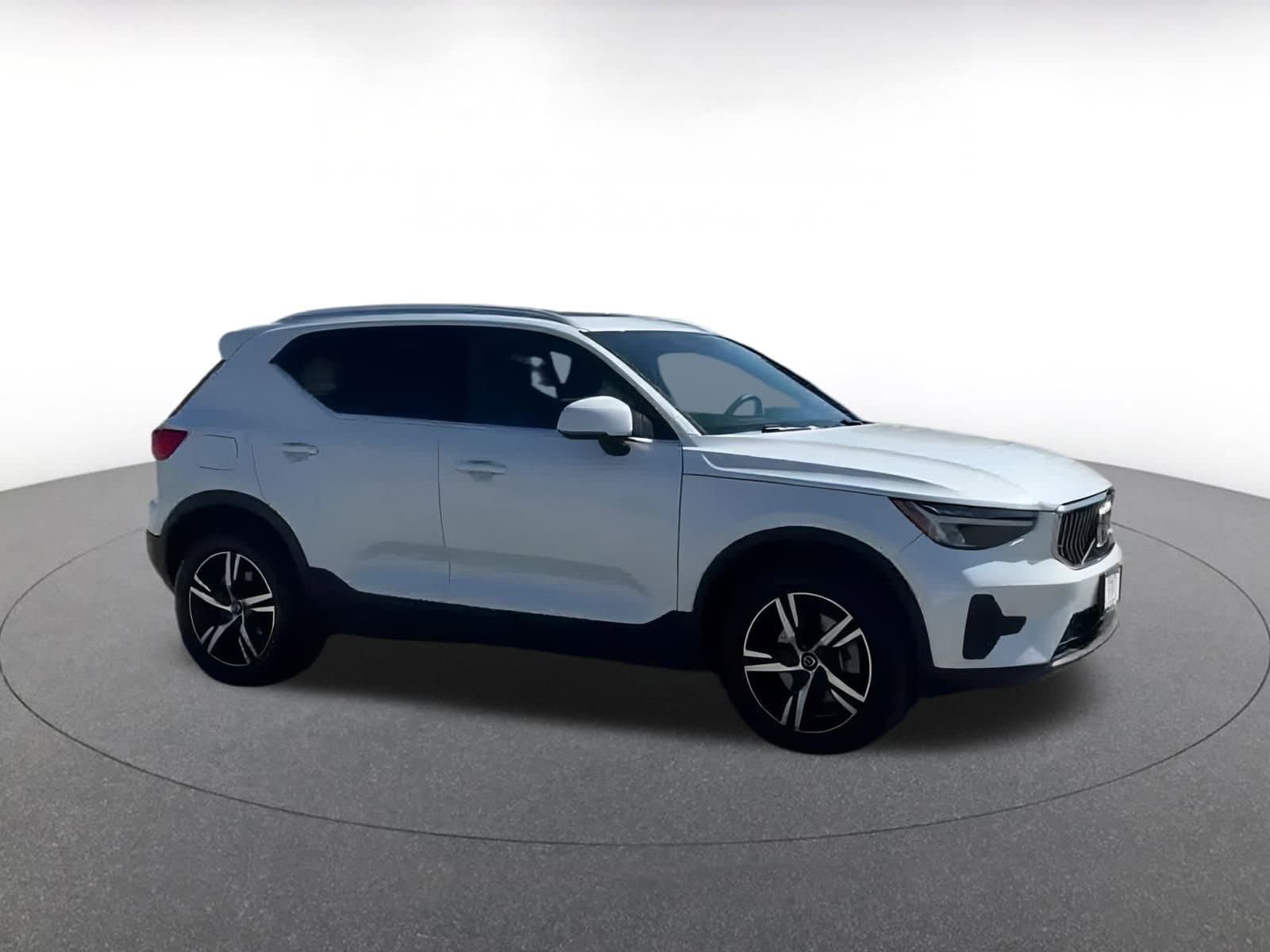 Thumbnail: 2024 Volvo XC40 - 2