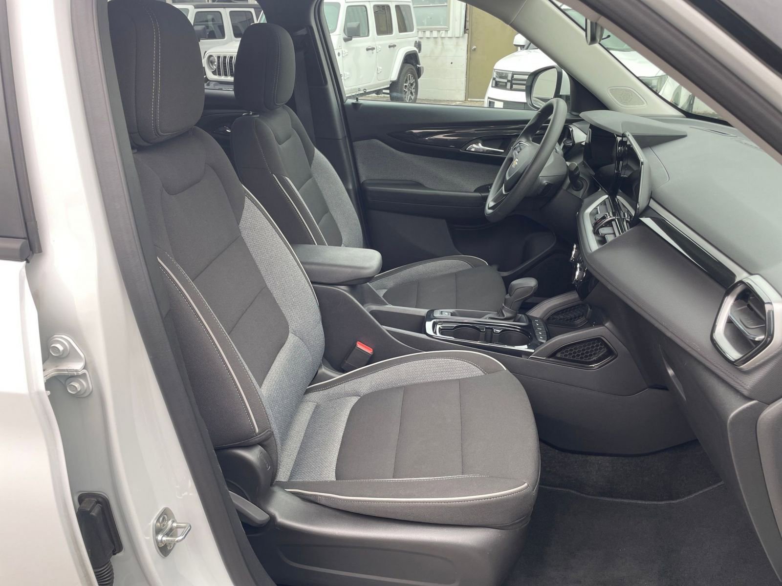 Thumbnail: 2025 Chevrolet TrailBlazer - 34