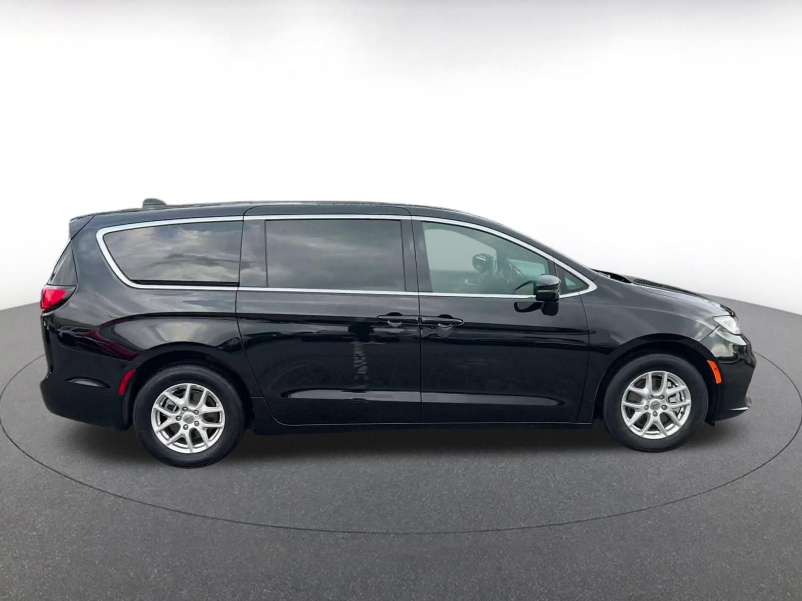 Thumbnail: 2025 Chrysler Pacifica - 13