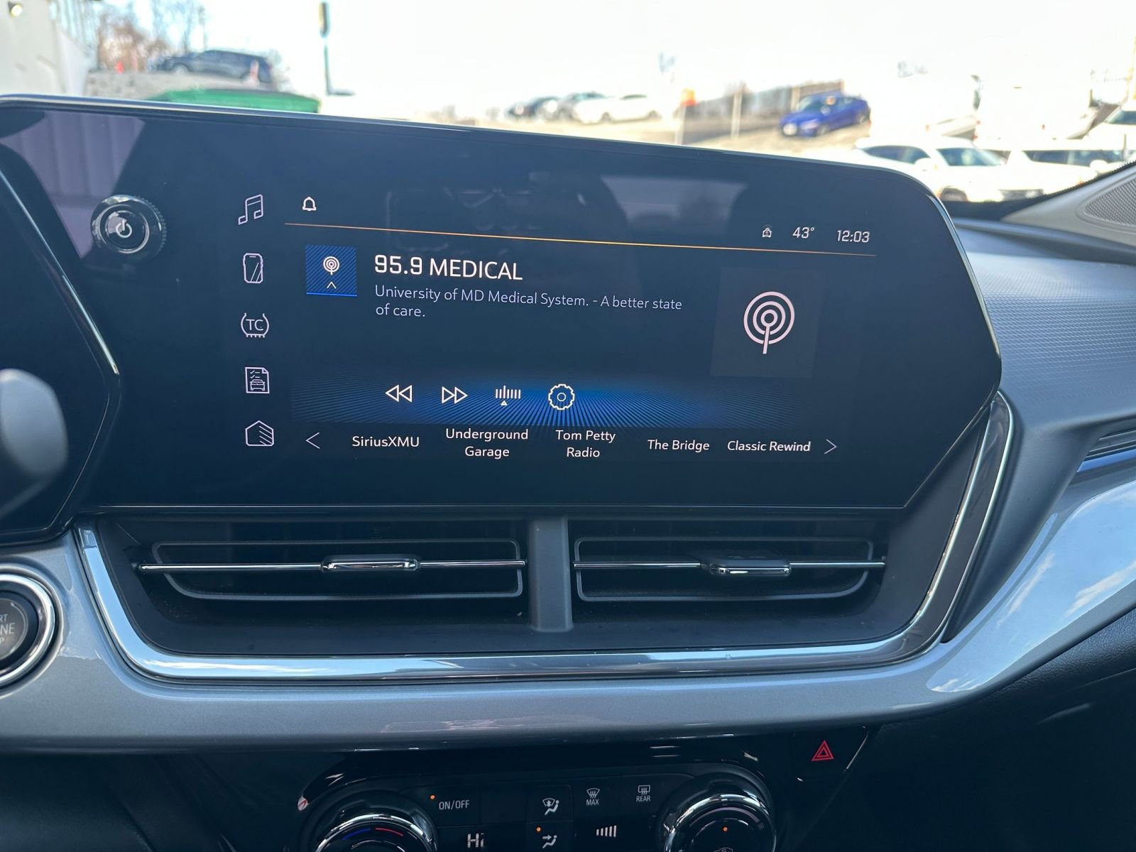 Thumbnail: 2025 Chevrolet Trax - 21