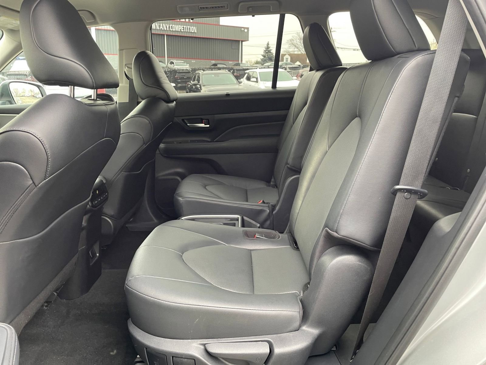 Thumbnail: 2025 Toyota Grand Highlander - 27