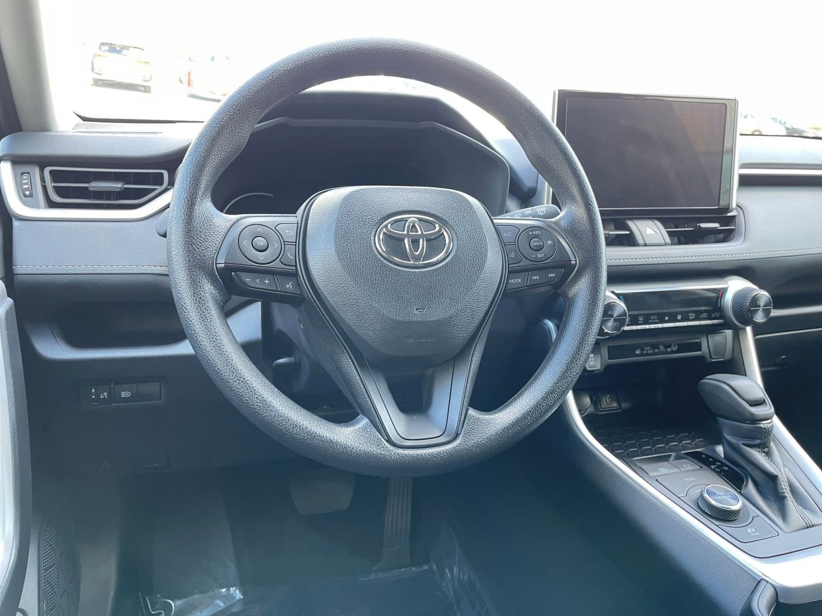 Thumbnail: 2025 Toyota RAV4 - 33