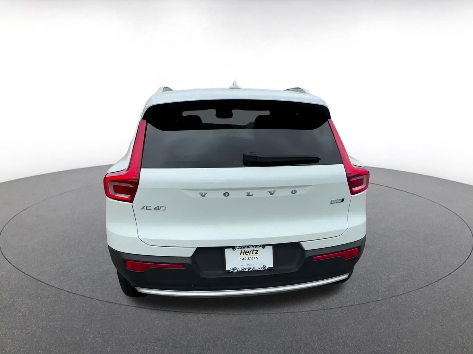Thumbnail: 2024 Volvo XC40 - 12
