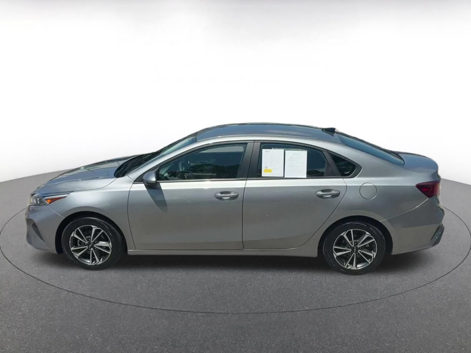 Thumbnail: 2024 Kia Forte - 9