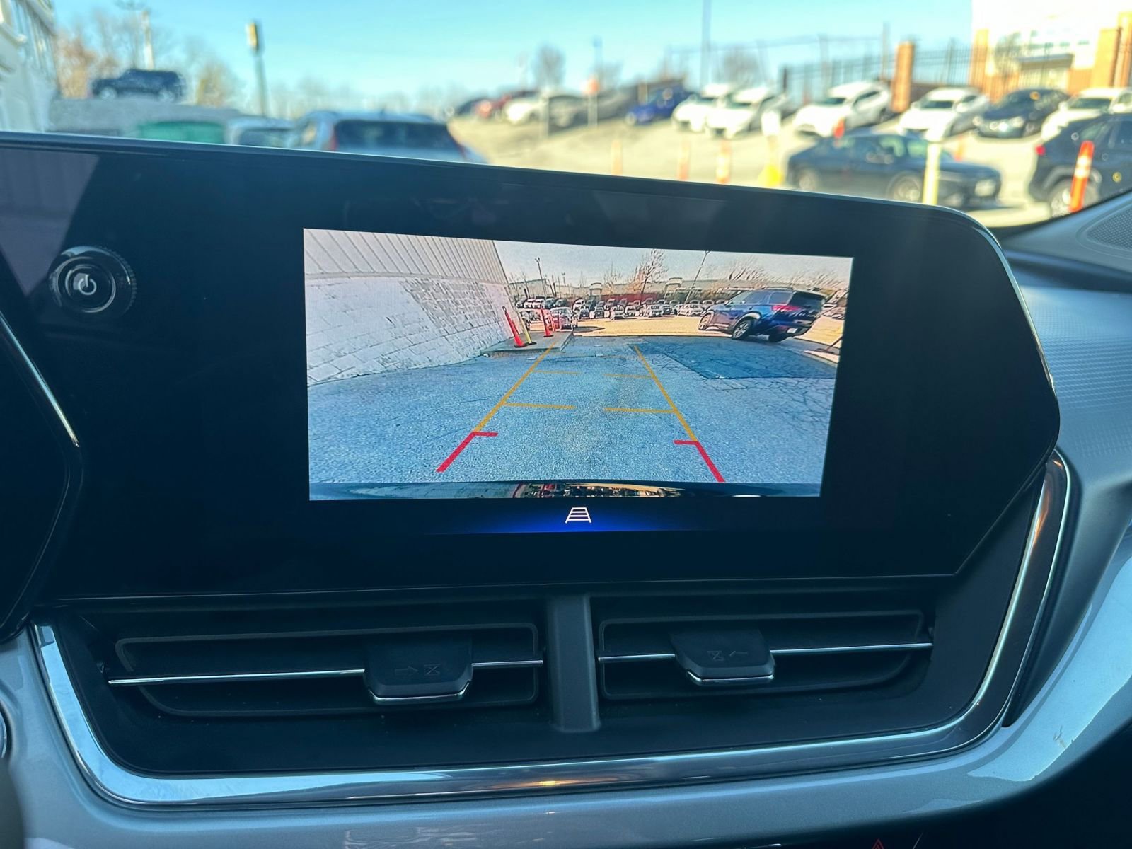 Thumbnail: 2025 Chevrolet Trax - 17