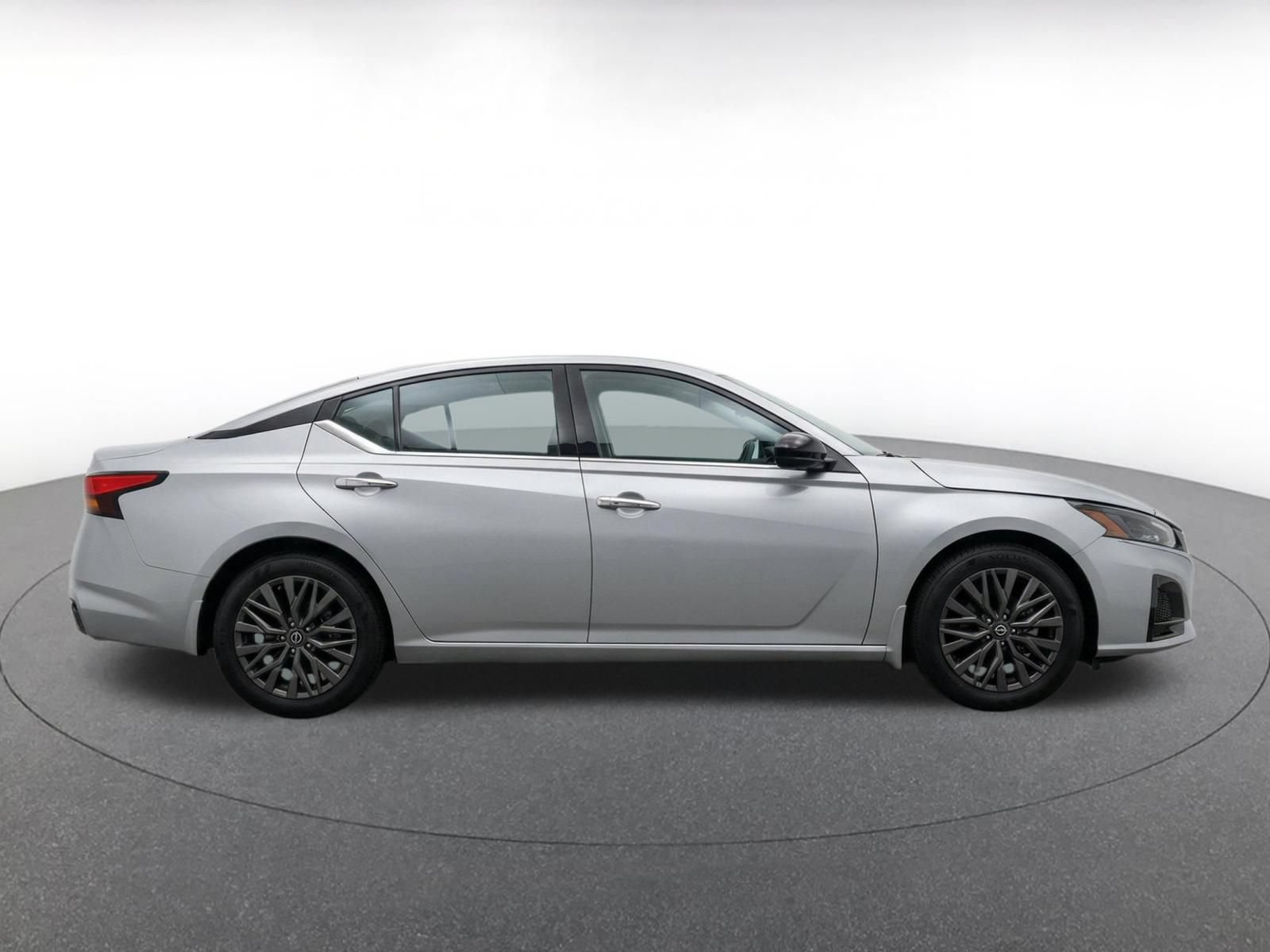 Thumbnail: 2025 Nissan Altima - 10