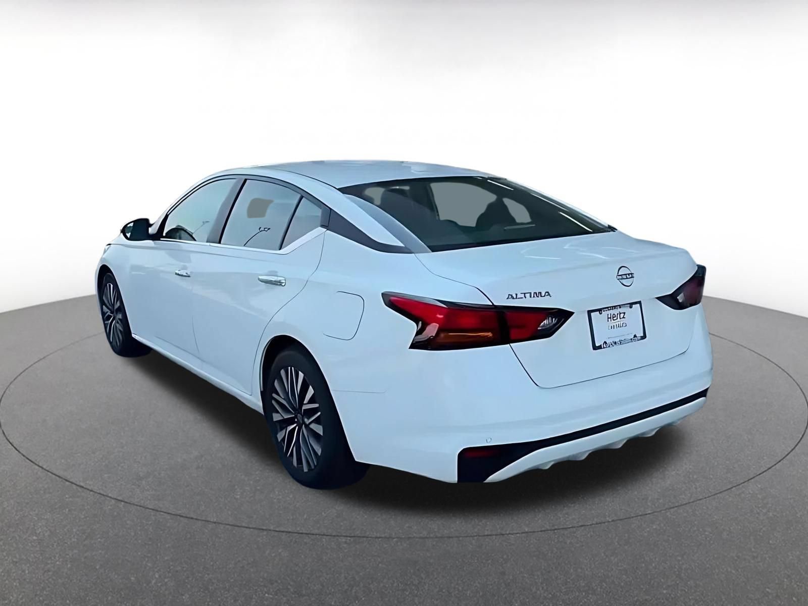 Thumbnail: 2025 Nissan Altima - 9