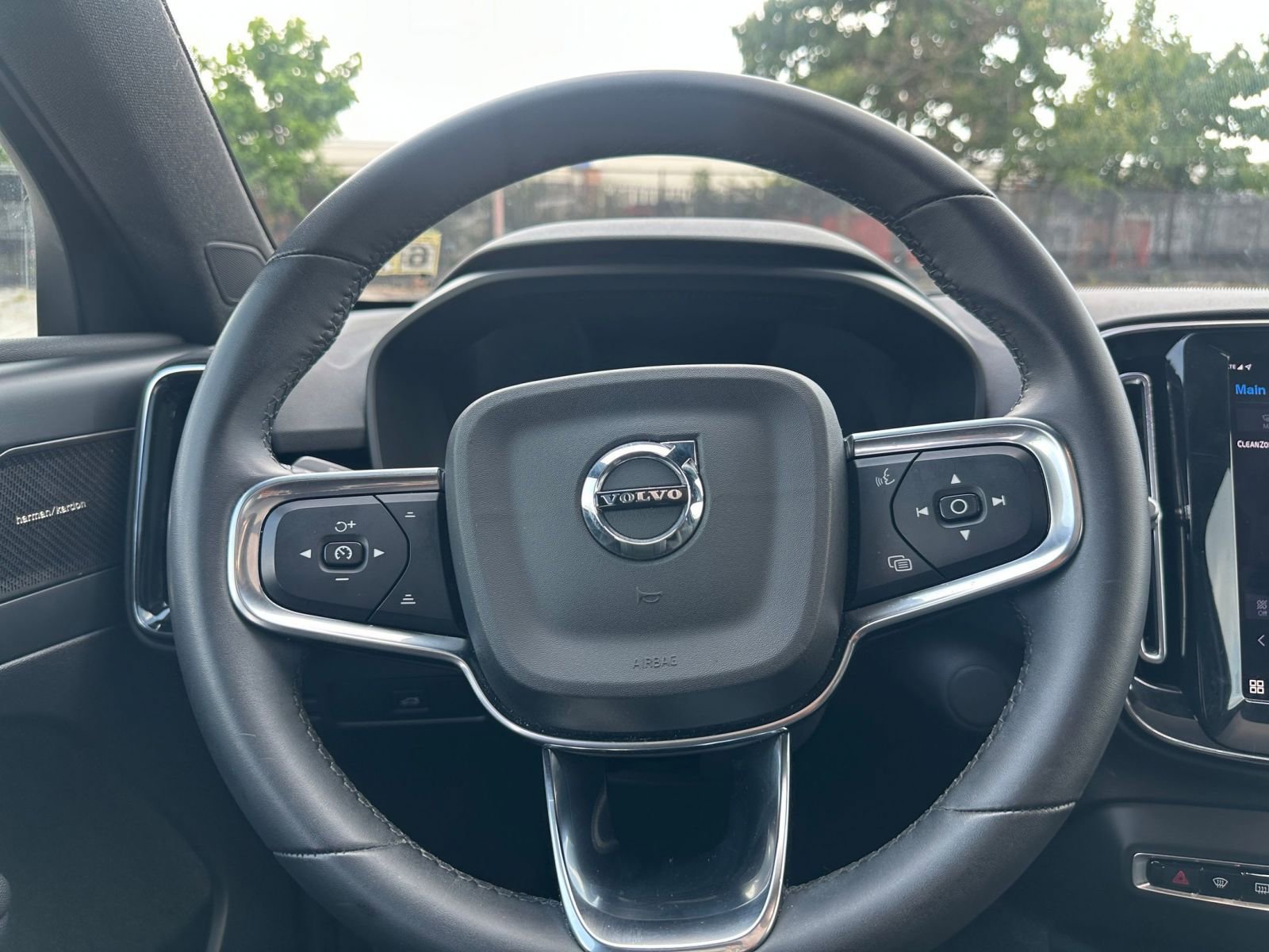 Thumbnail: 2023 Volvo C40 - 31