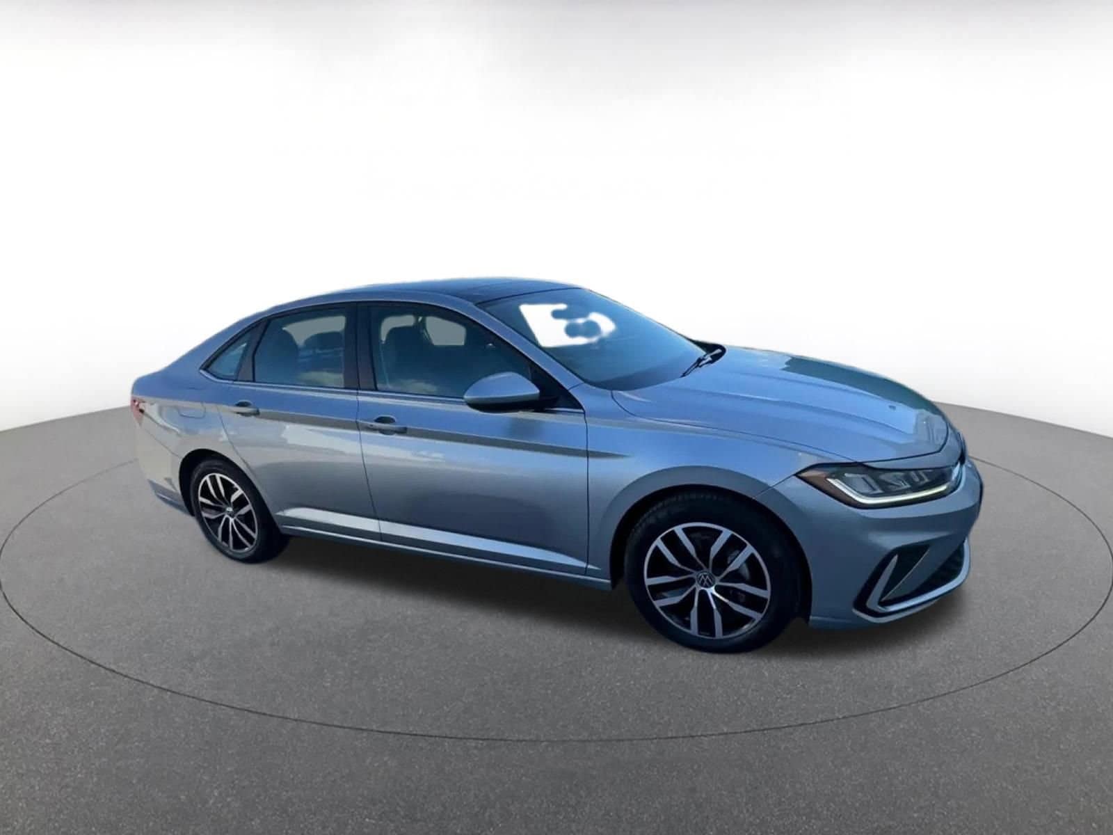 Thumbnail: 2025 Volkswagen Jetta - 2
