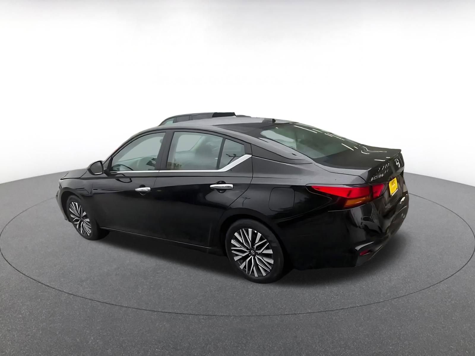 Thumbnail: 2025 Nissan Altima - 10