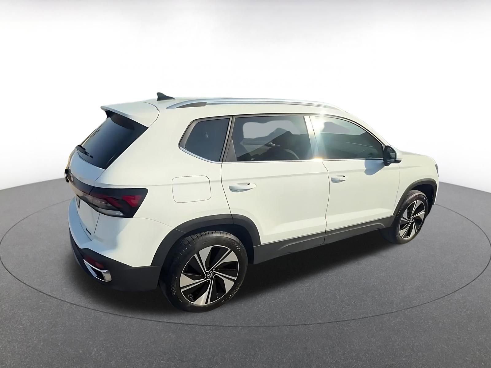 Thumbnail: 2025 Volkswagen Taos - 15