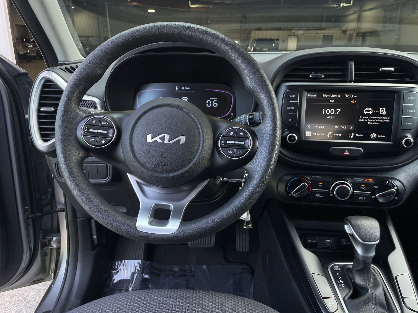 2024 Kia Soul LX 32