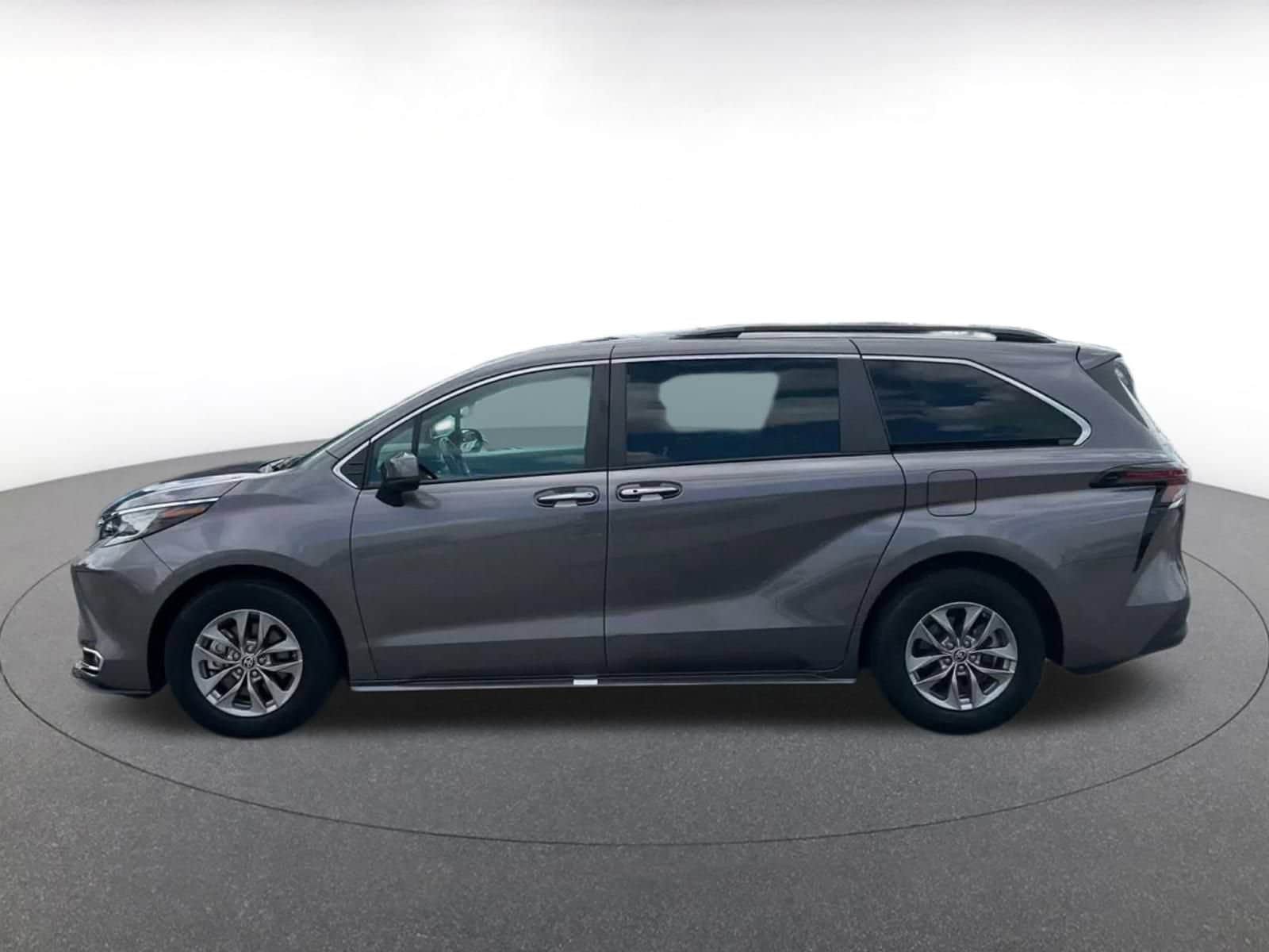 Thumbnail: 2023 Toyota Sienna - 7