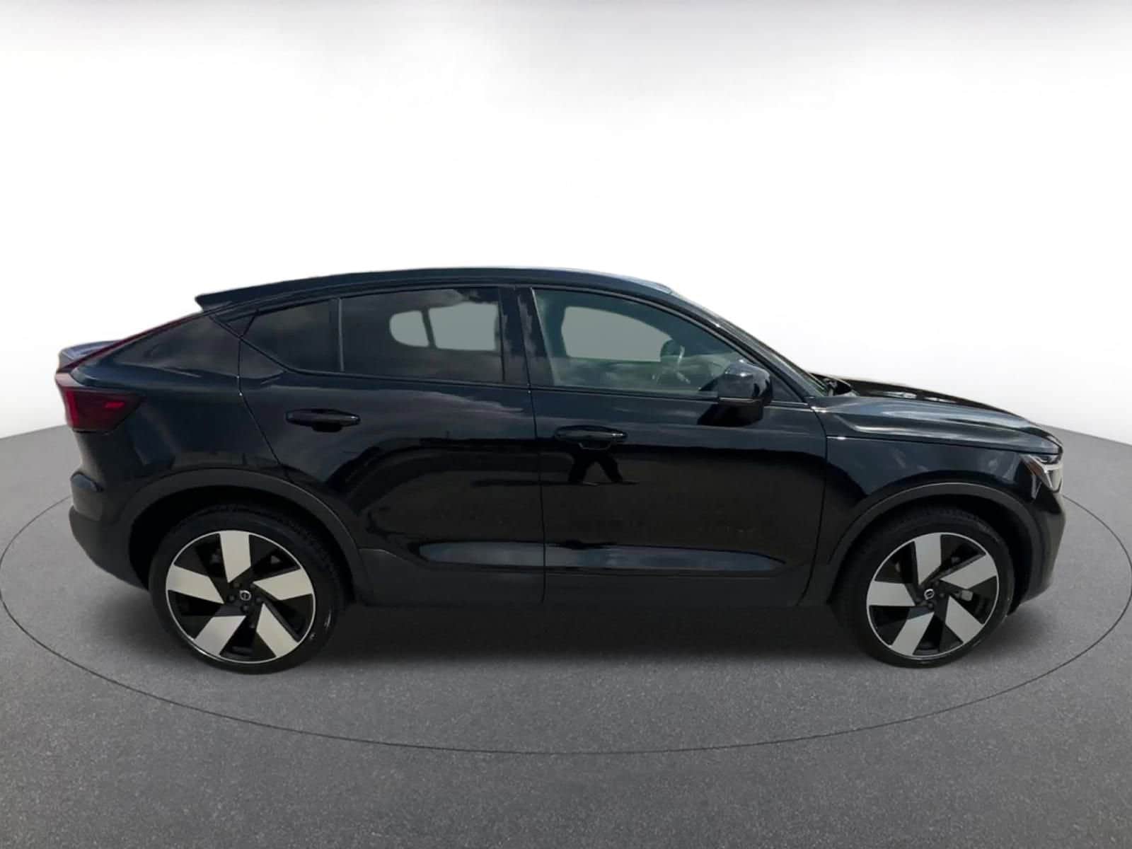 Thumbnail: 2023 Volvo C40 - 16