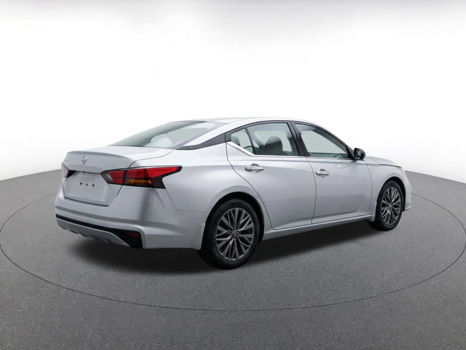 Thumbnail: 2025 Nissan Altima - 9