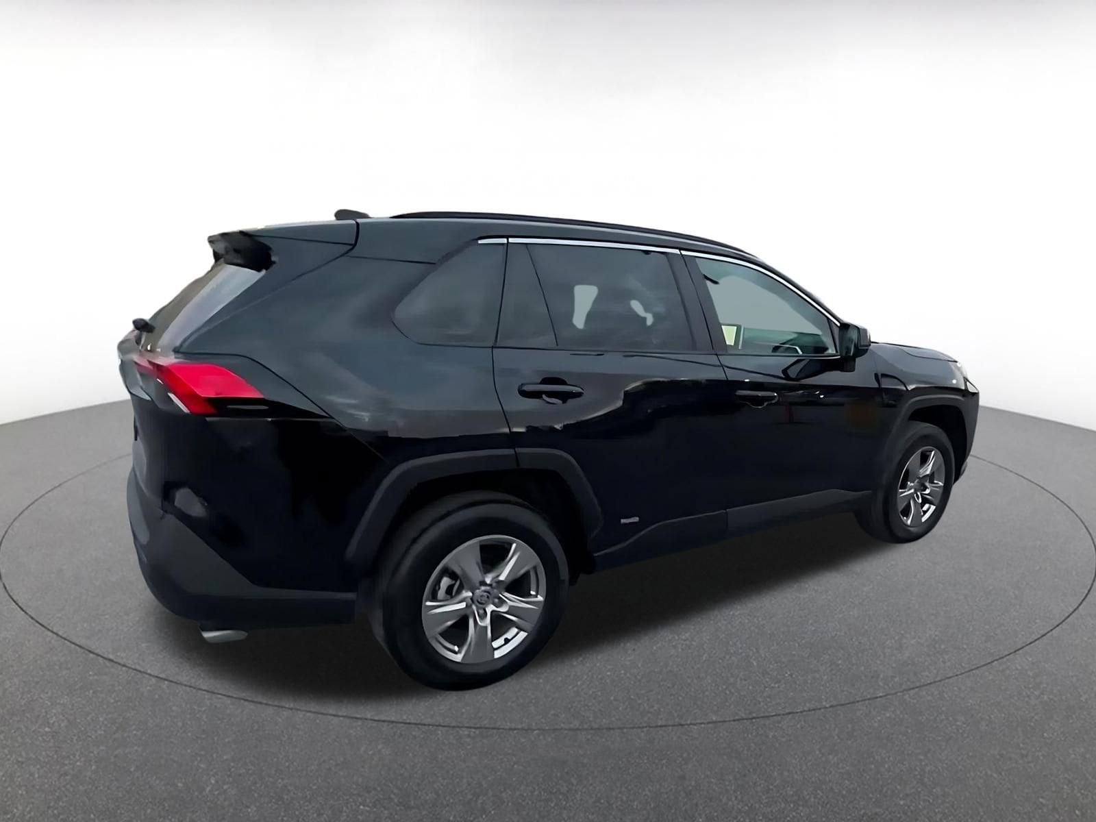 Thumbnail: 2025 Toyota RAV4 - 14