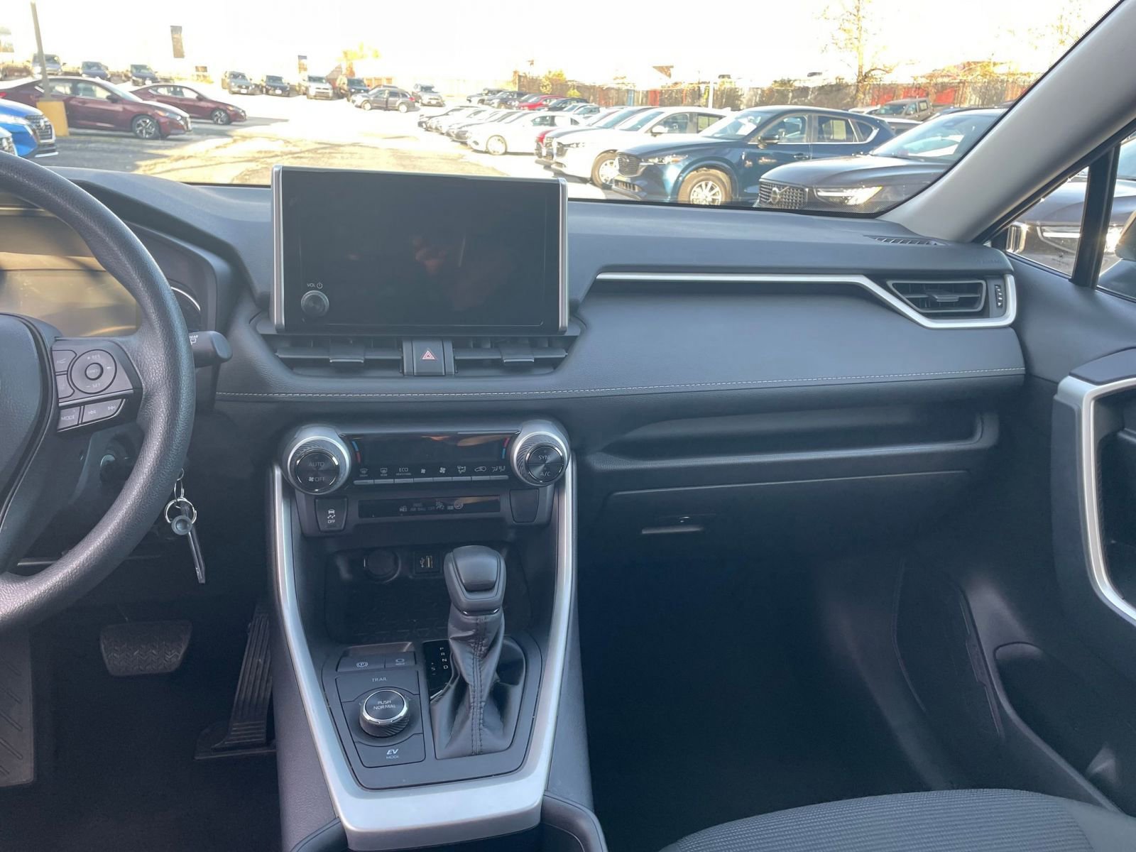 Thumbnail: 2025 Toyota RAV4 - 34