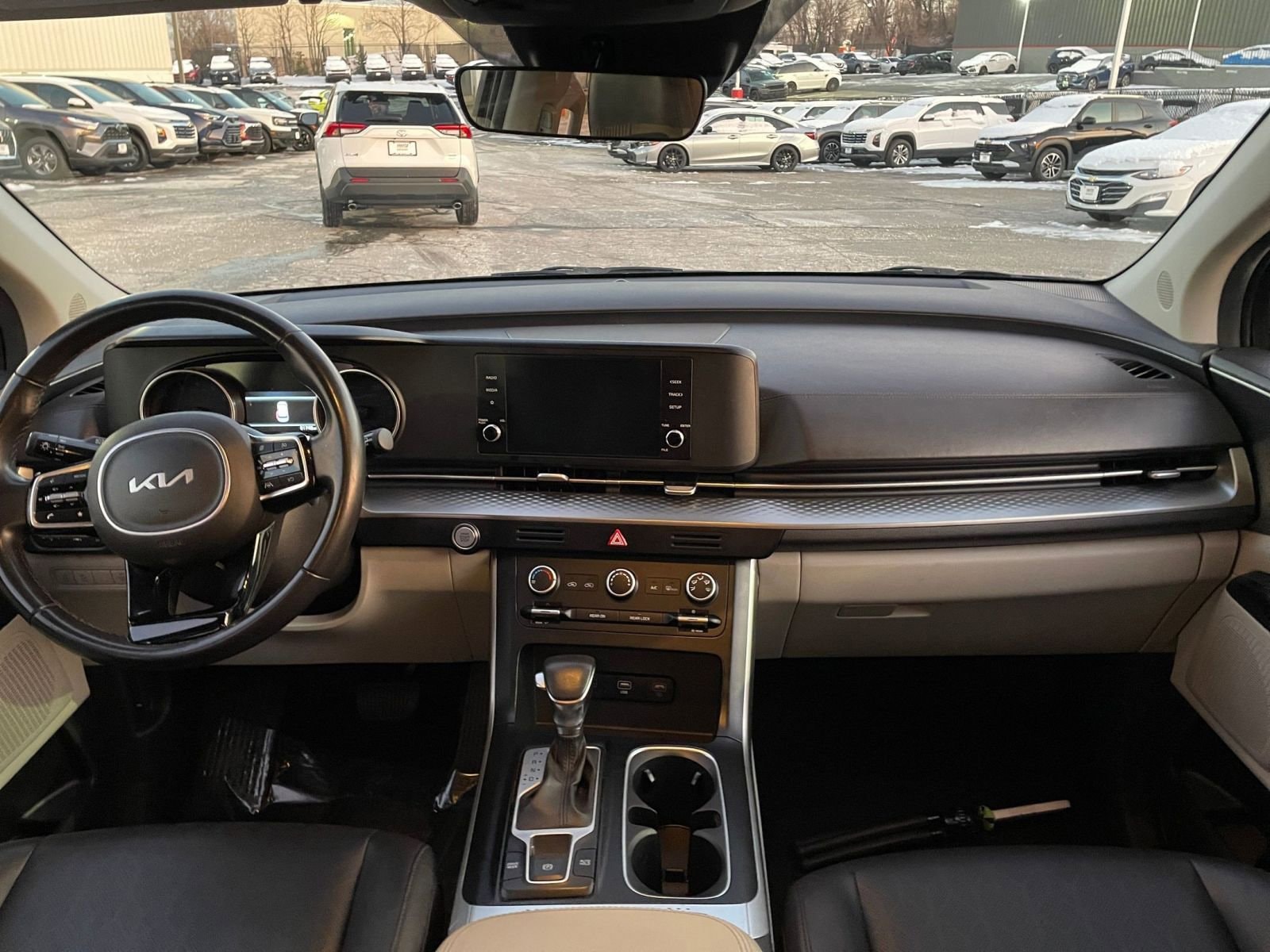 Thumbnail: 2023 Kia Carnival - 33