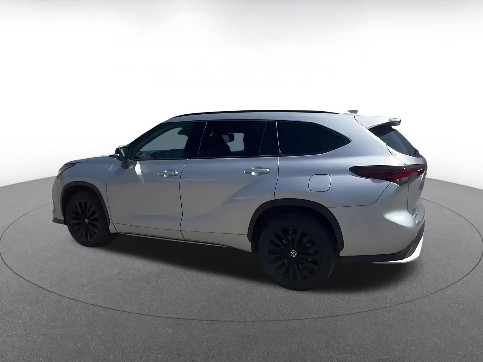 Thumbnail: 2025 Toyota Highlander - 10