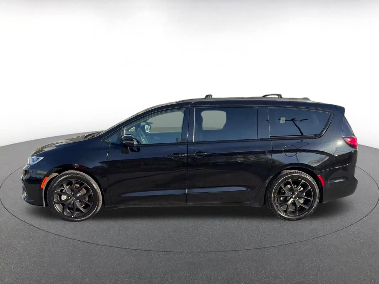 Thumbnail: 2025 Chrysler Pacifica - 8