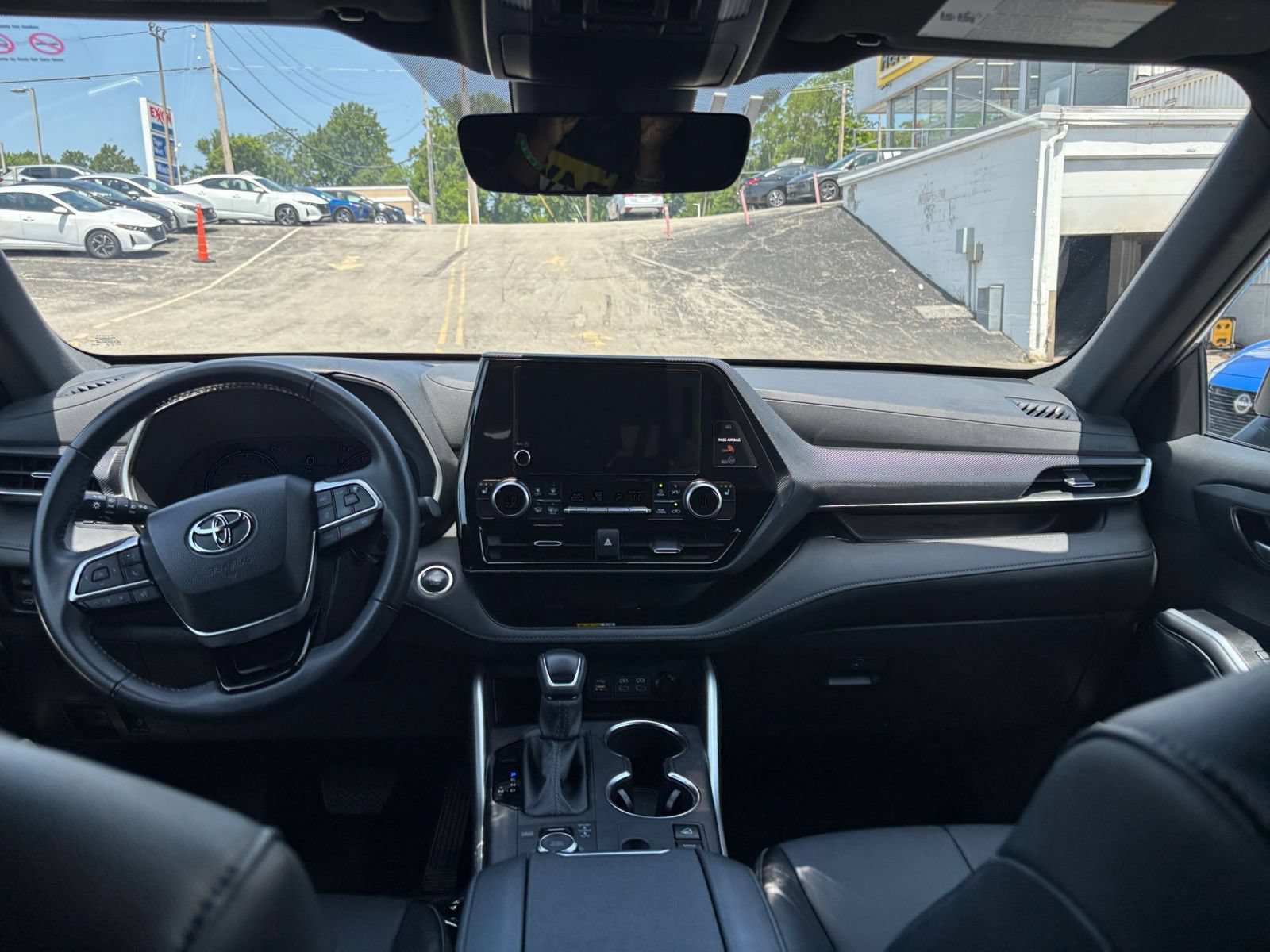 Thumbnail: 2025 Toyota Highlander - 35