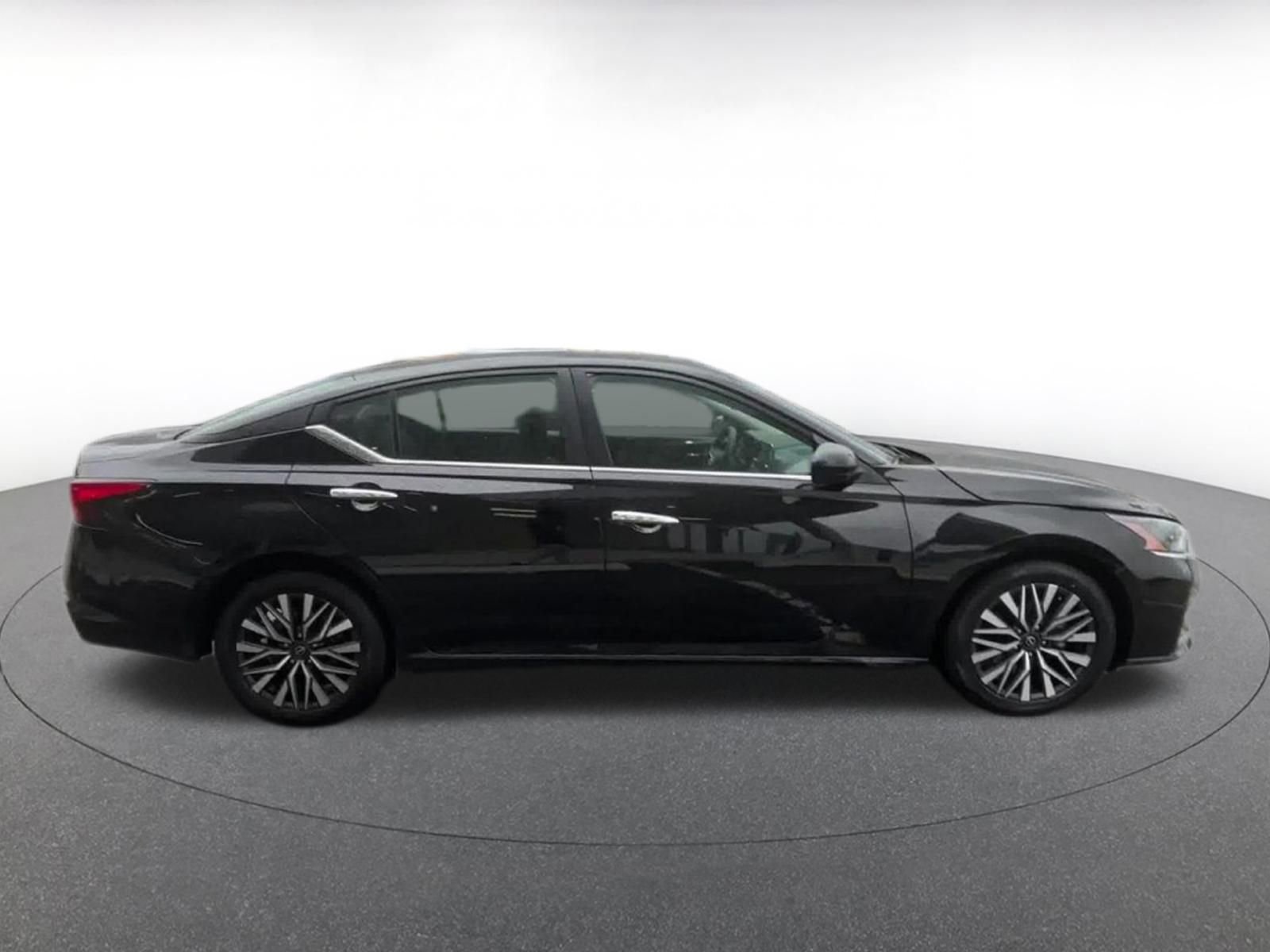 Thumbnail: 2025 Nissan Altima - 16