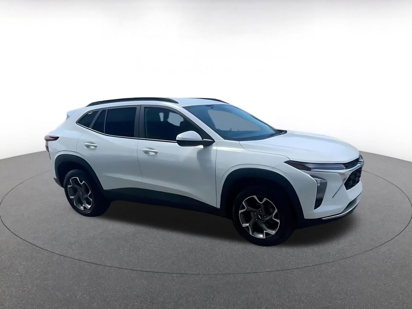 Thumbnail: 2025 Chevrolet Trax - 2