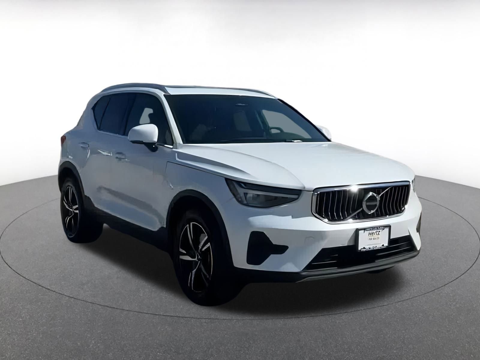Thumbnail: 2024 Volvo XC40 - 3