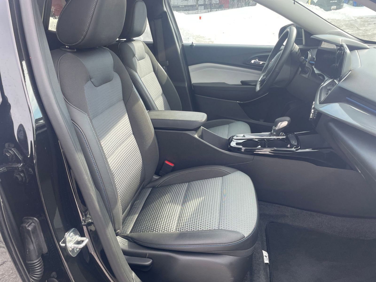 Thumbnail: 2025 Chevrolet Trax - 34