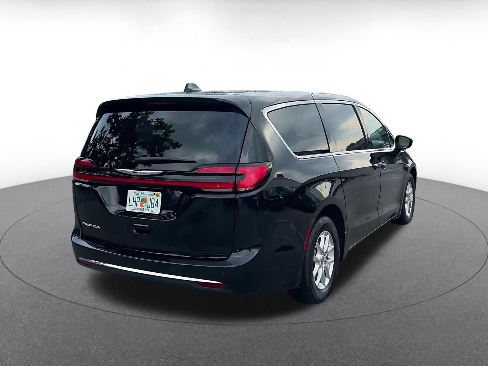 Thumbnail: 2025 Chrysler Pacifica - 11