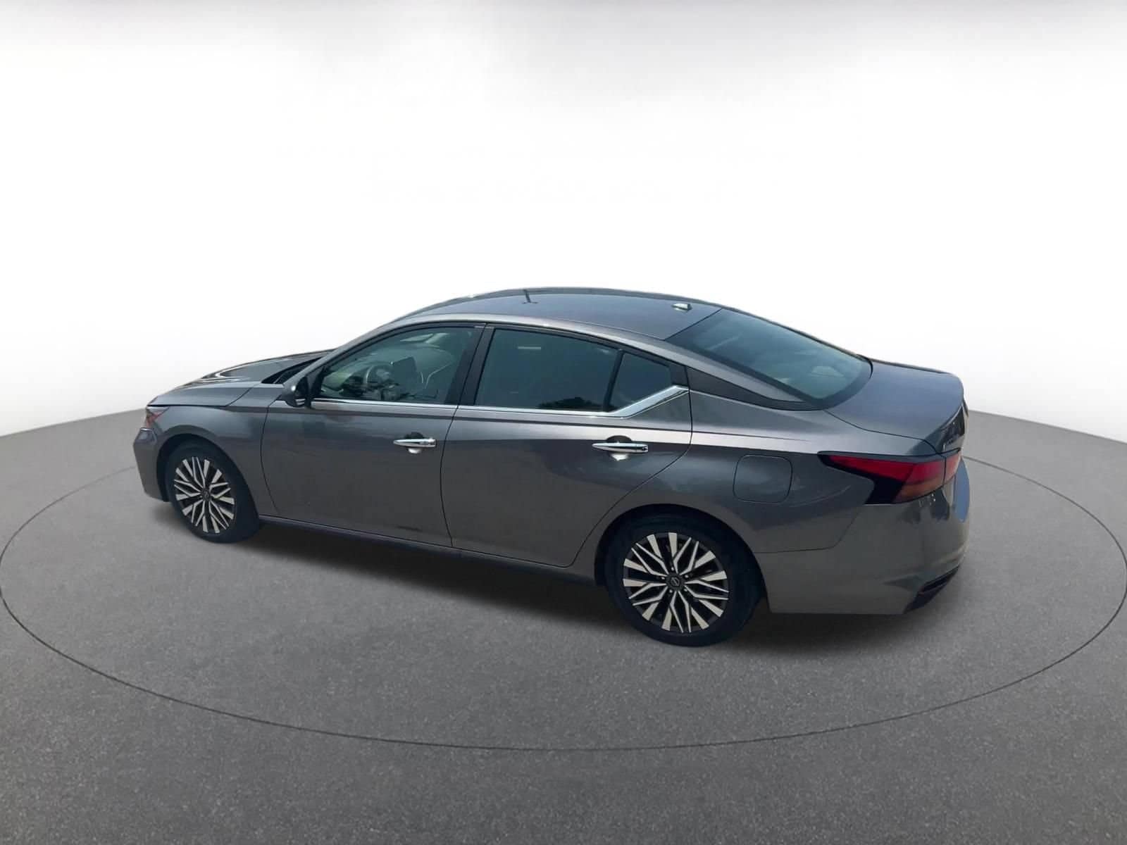 Thumbnail: 2025 Nissan Altima - 10