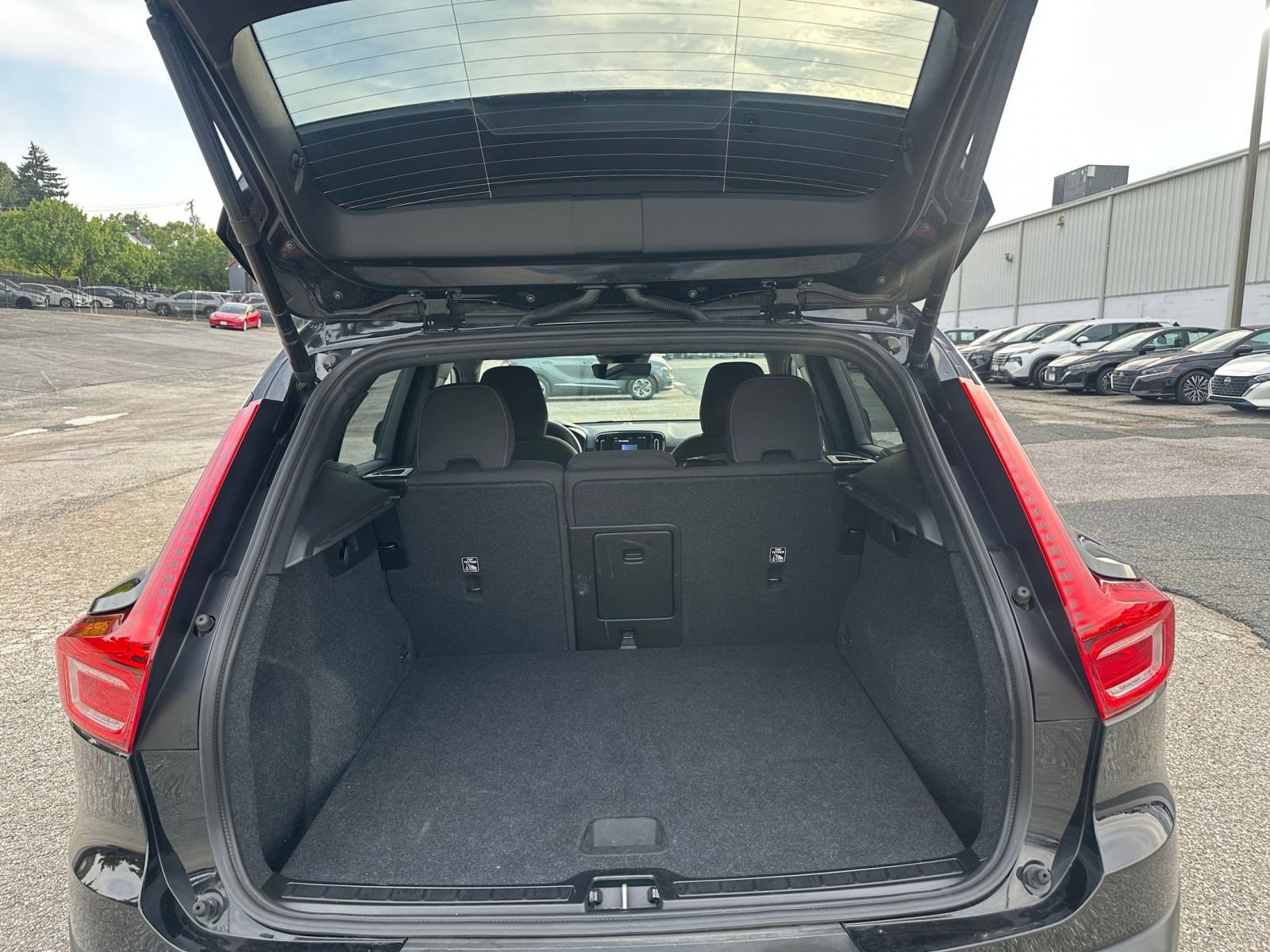 Thumbnail: 2024 Volvo XC40 - 31