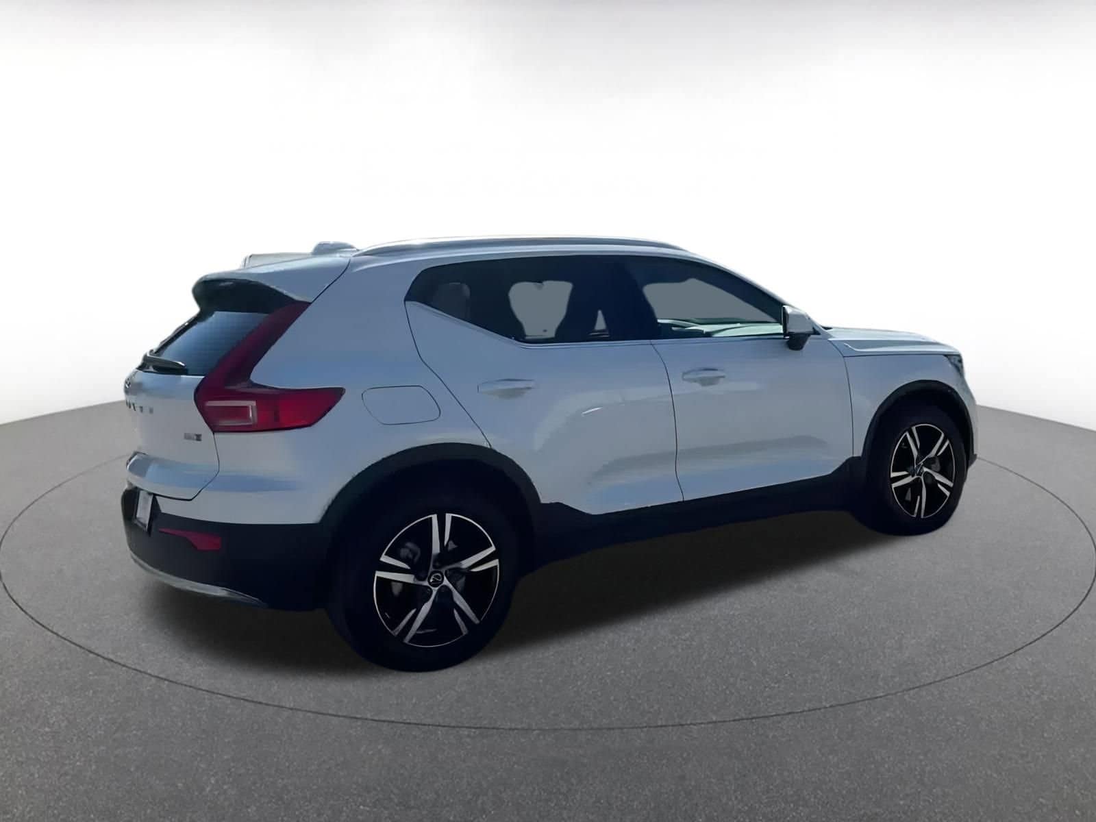 Thumbnail: 2024 Volvo XC40 - 12