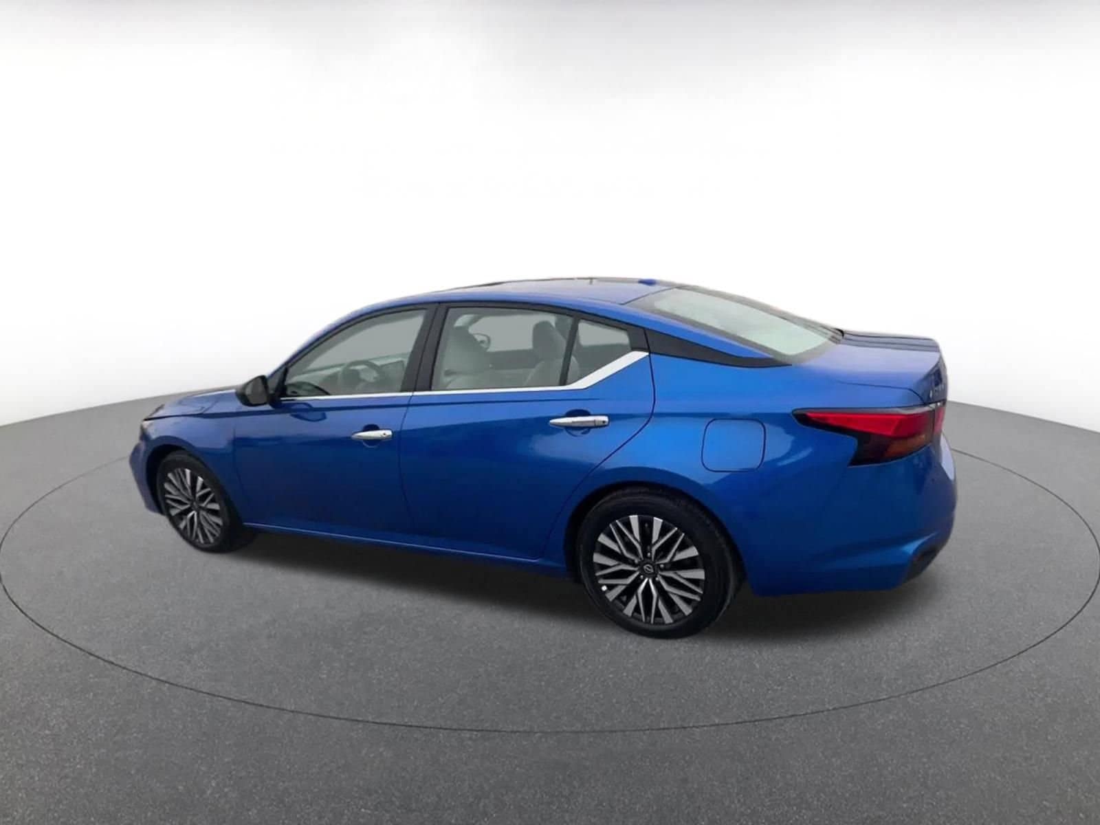 Thumbnail: 2025 Nissan Altima - 10