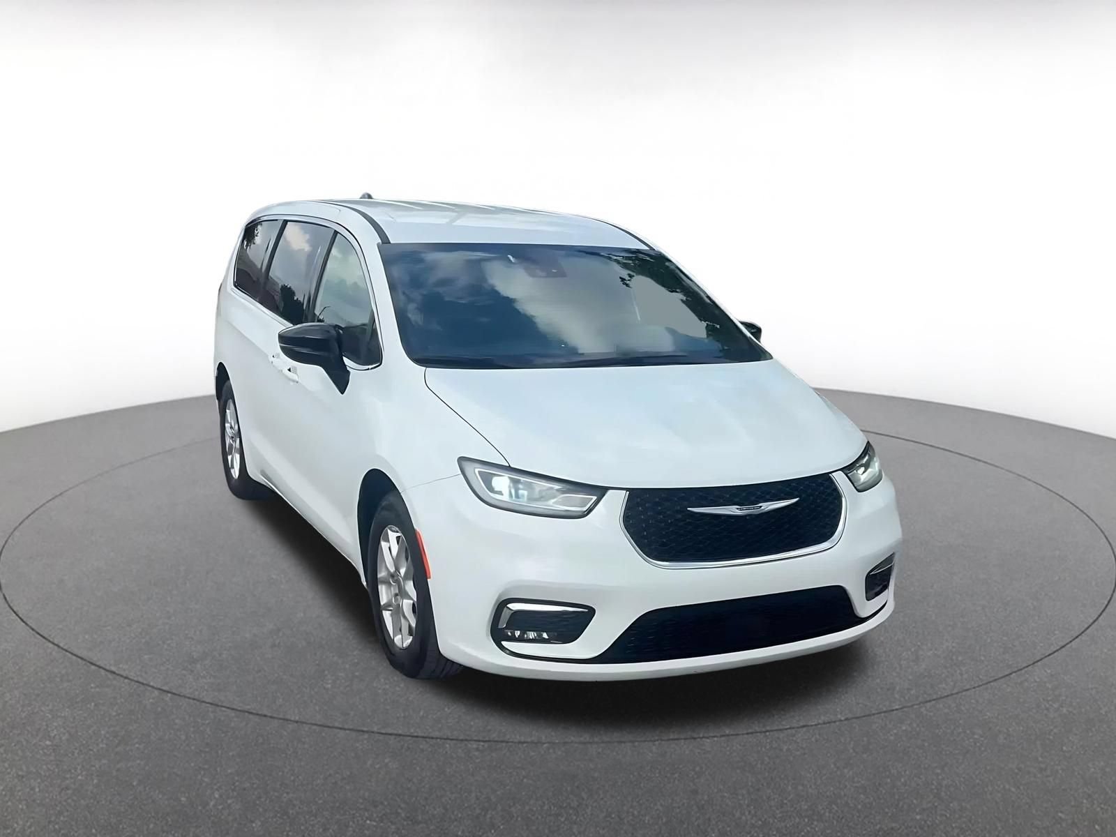 Thumbnail: 2025 Chrysler Pacifica - 3