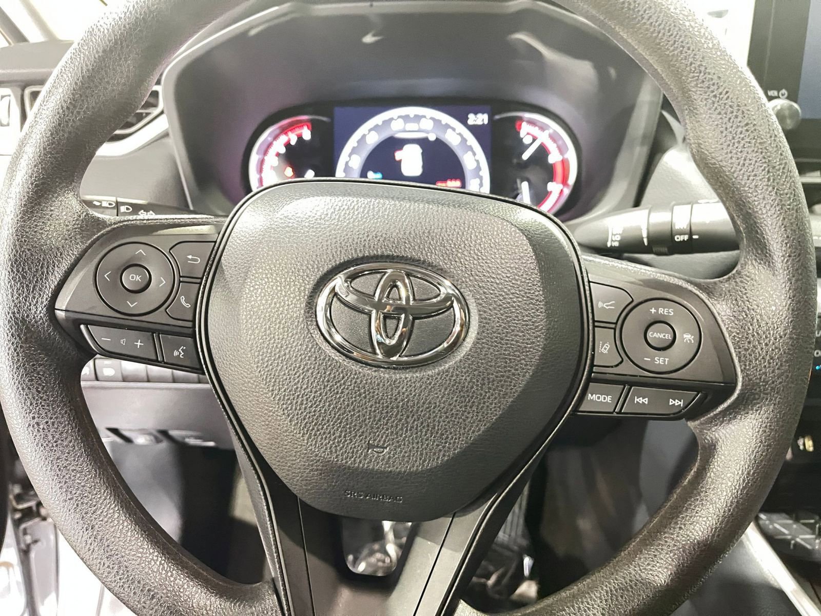 2024 Toyota RAV4 XLE 28