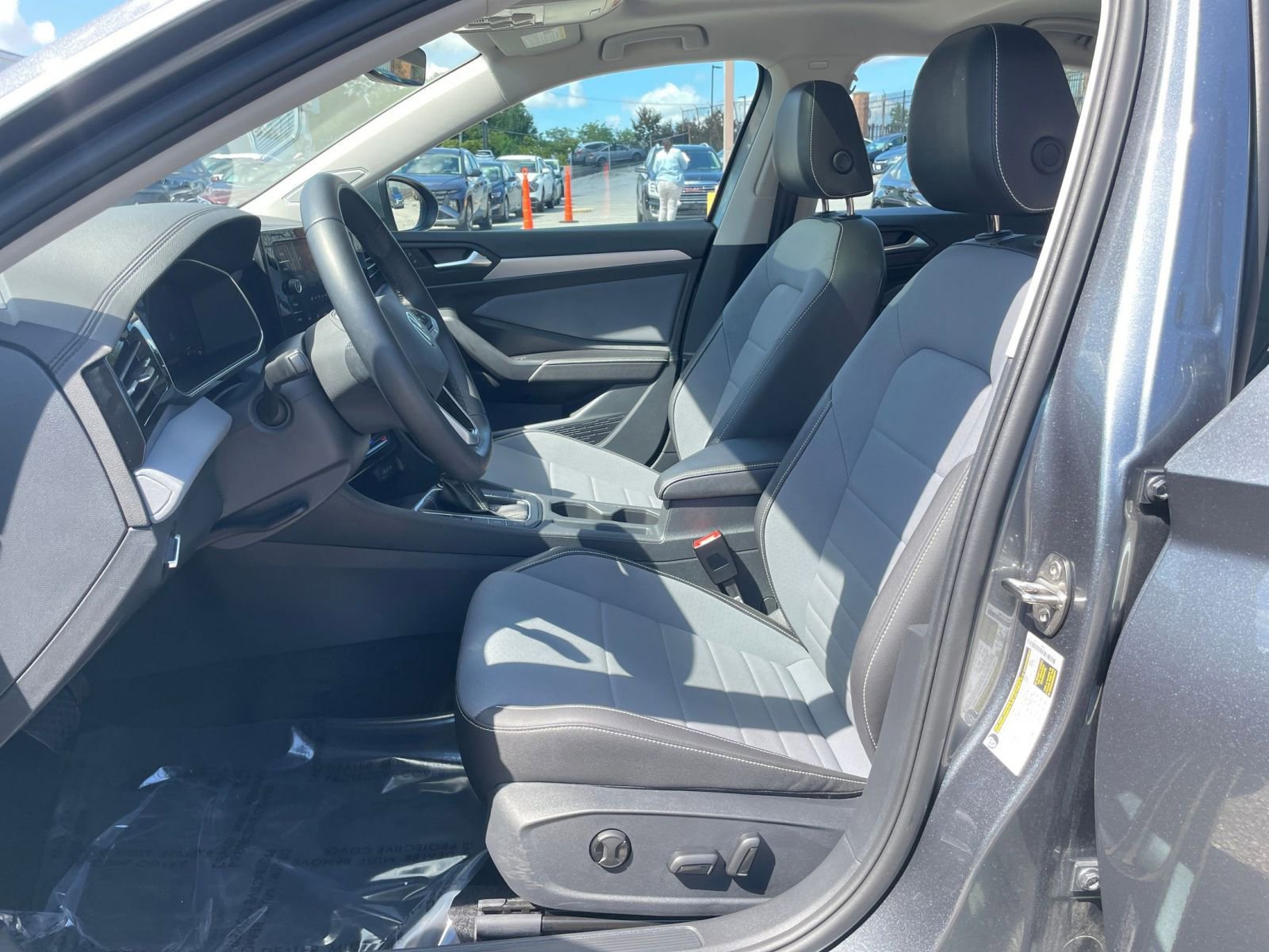 Thumbnail: 2025 Volkswagen Jetta - 25