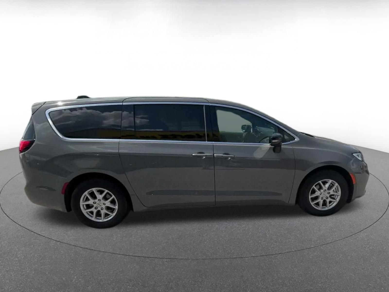 Thumbnail: 2025 Chrysler Pacifica - 16