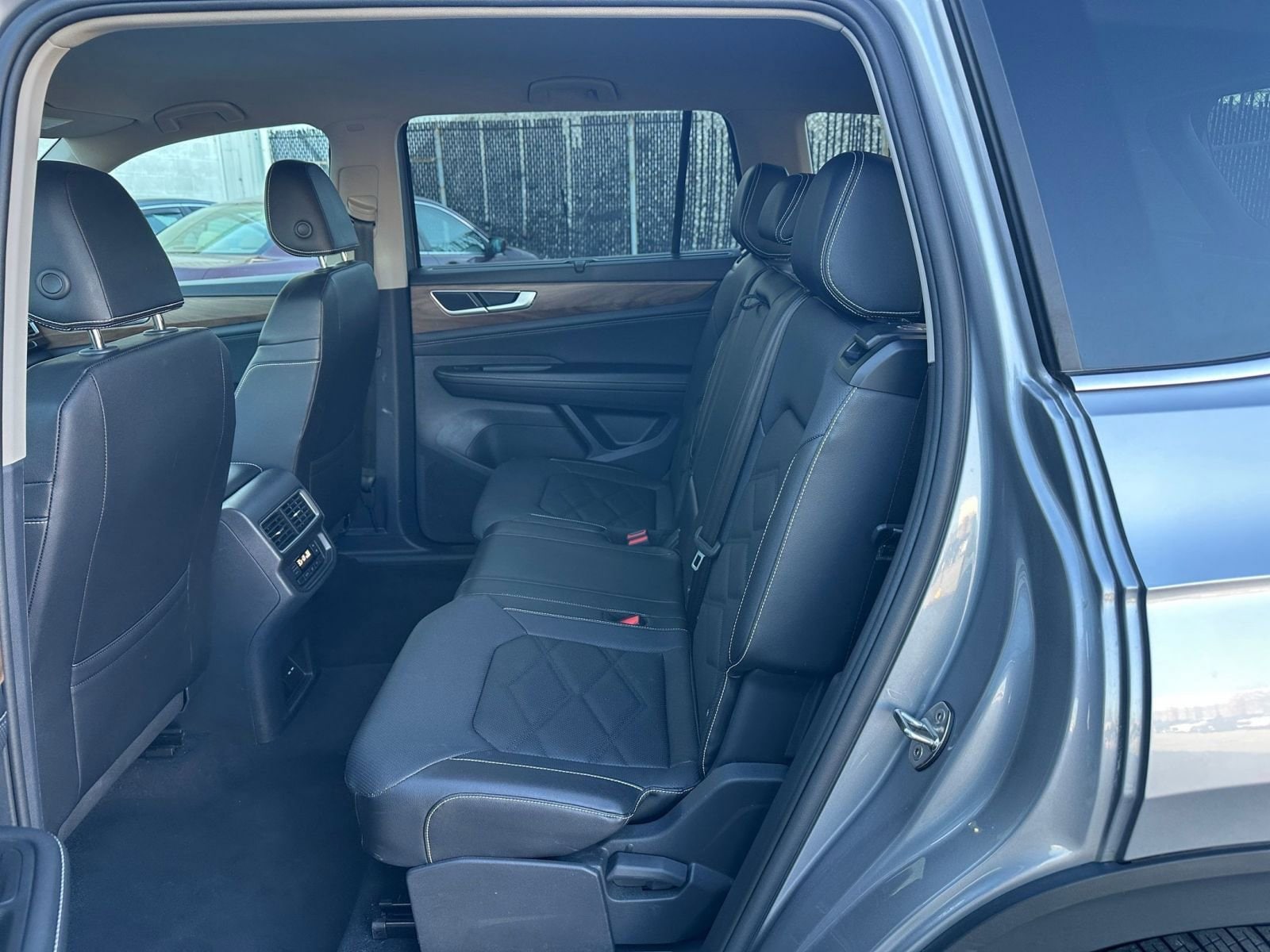 Thumbnail: 2025 Volkswagen Atlas - 25