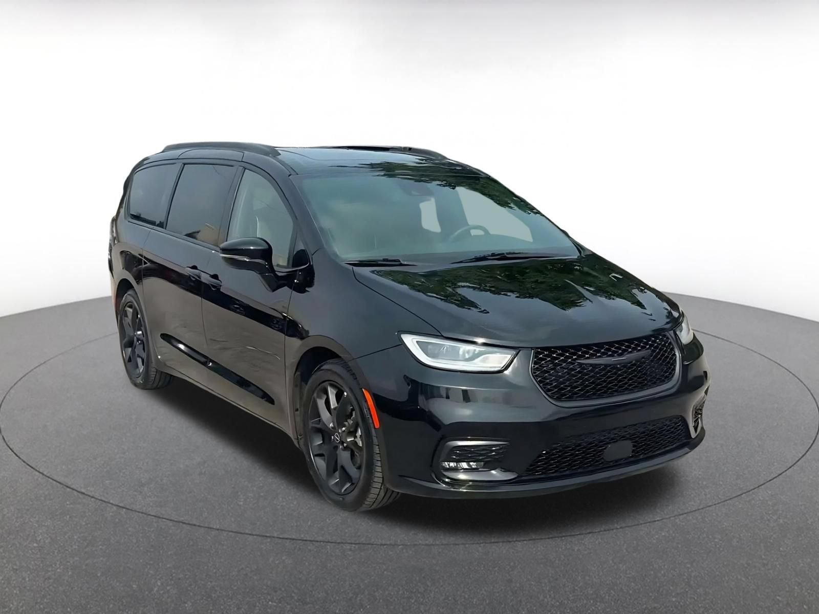 Thumbnail: 2025 Chrysler Pacifica - 3