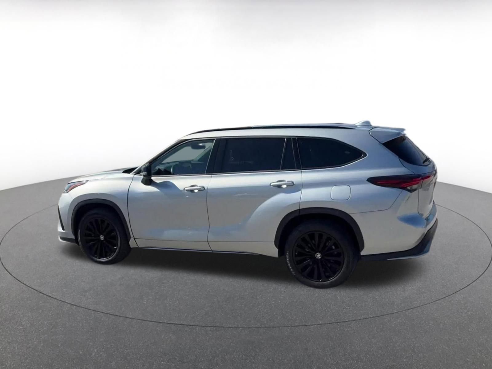 Thumbnail: 2024 Toyota Highlander - 10