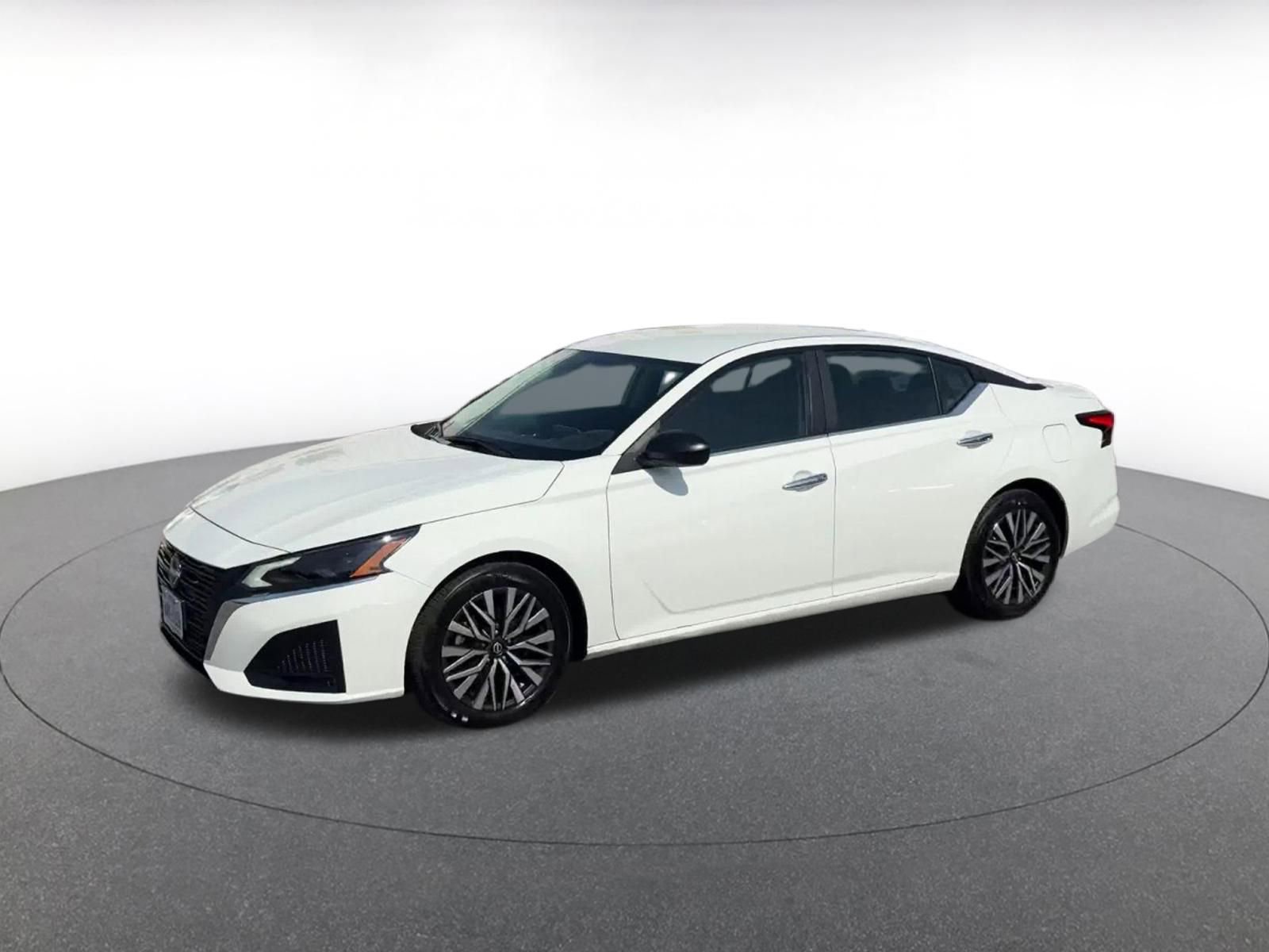 Thumbnail: 2025 Nissan Altima - 8